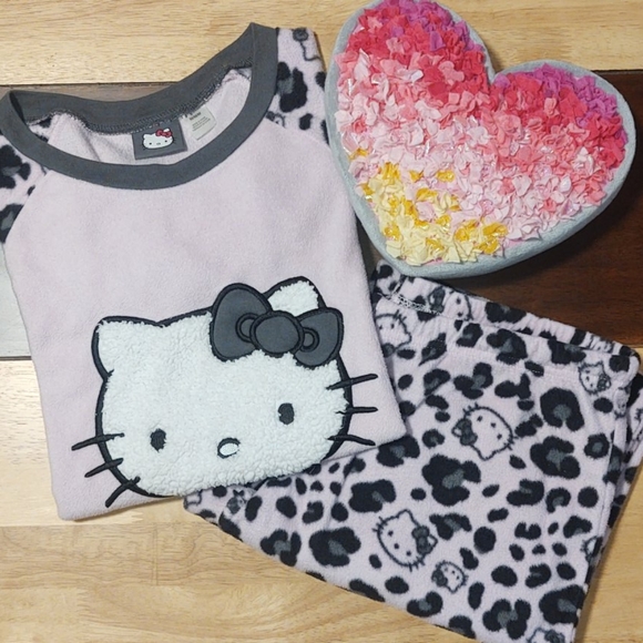 Licensed Print Hello Kitty Pajamas - Picture 9 of 9